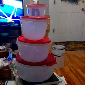 Tupperware mixing bowl set.